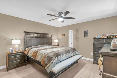 8266 NW 192nd Ter, Hialeah FL - photo 8 of 27