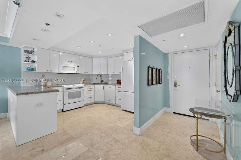 2 bedroom Condominium at 5225 Collins Ave 1519, The Alexander Condo, Miami Beach — photo 4
