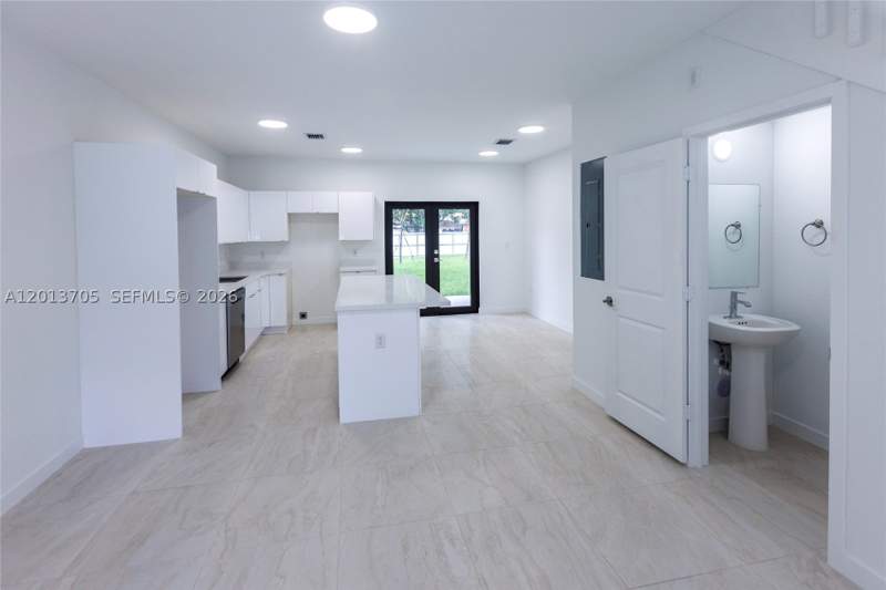 3 bedroom Townhouse at 2969 NW 59 St, Hialeah Heights, Miami — photo 2