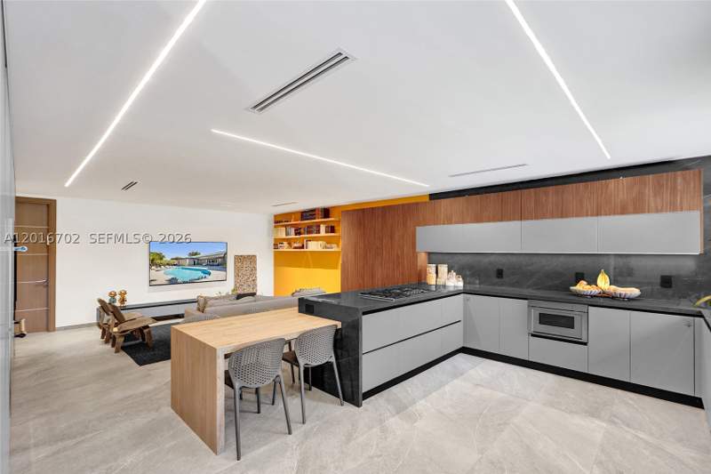 4 bedroom SingleFamilyResidence at 19694 NE 24th Ave, Skyknoll Estates Replat, Miami — photo 4