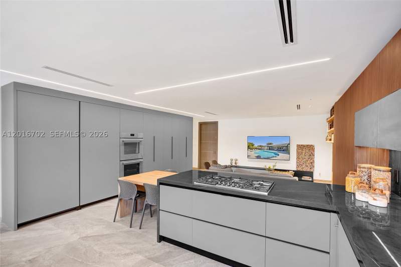 4 bedroom SingleFamilyResidence at 19694 NE 24th Ave, Skyknoll Estates Replat, Miami — photo 5