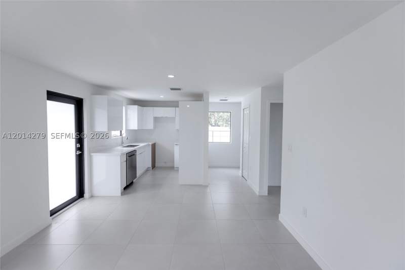 3 bedroom Townhouse at 9151 NW 32 Ave, The Tropics Amd, Miami — photo 2