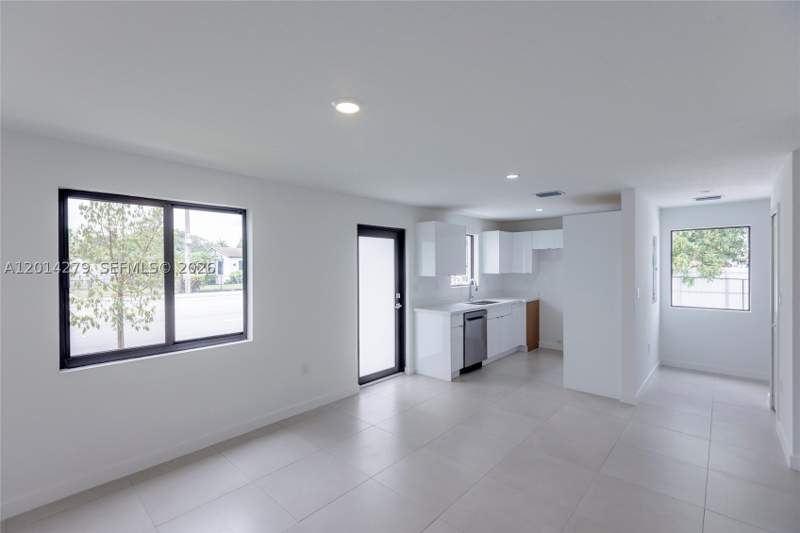 3 bedroom Townhouse at 9151 NW 32 Ave, The Tropics Amd, Miami — photo 3
