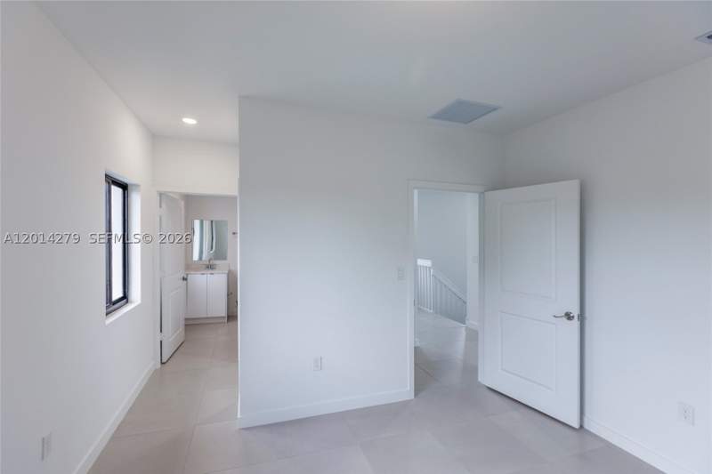 3 bedroom Townhouse at 9151 NW 32 Ave, The Tropics Amd, Miami — photo 4