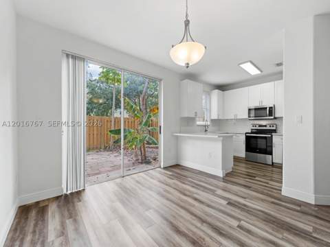 1426 SE 26th Ave, Homestead FL - photo 9 of 32