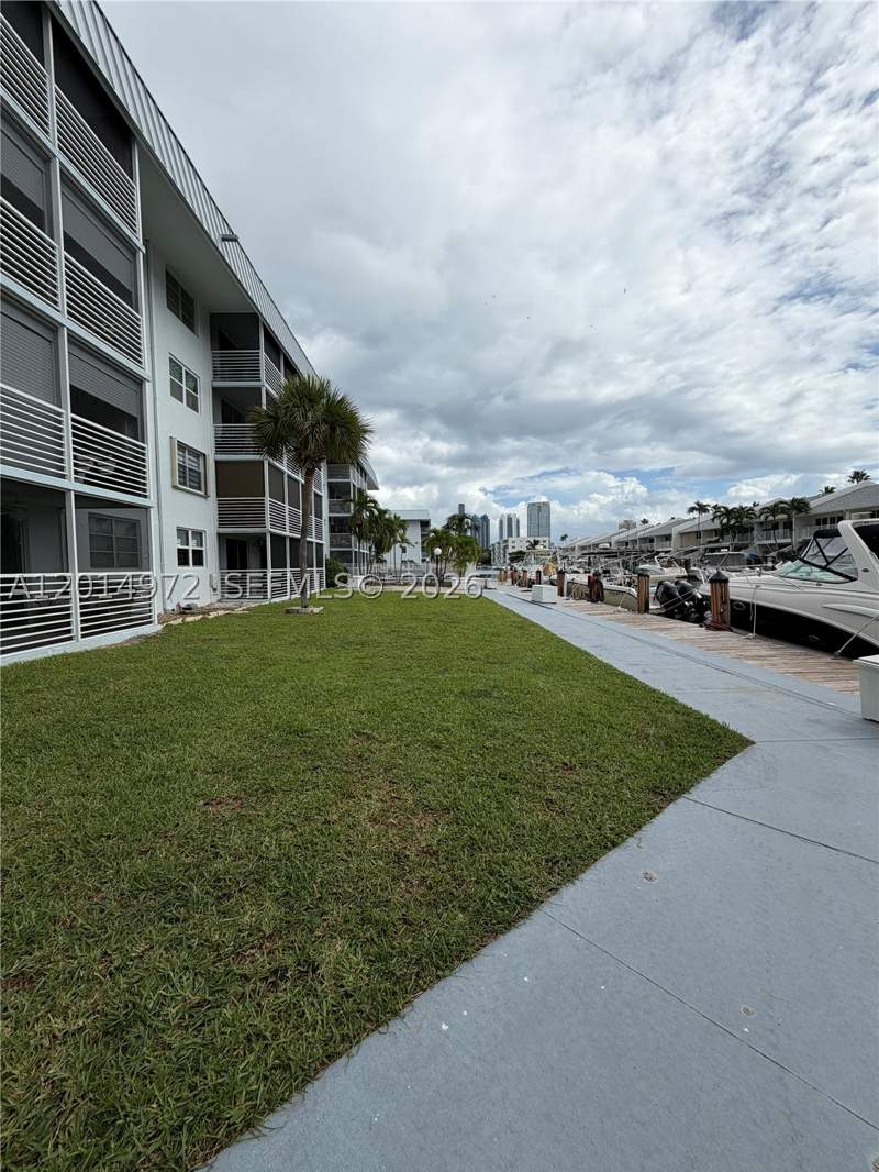 2 bedroom Condominium at 3550 NE 169th St 107 Plus 40ft Deck, Eden Isles Condo No 6, North Miami Beach — photo 3