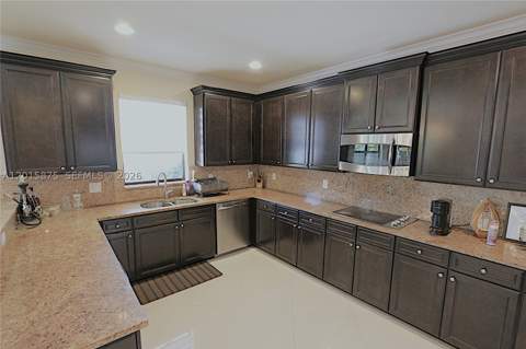 8925 NW 99th Ave, Doral FL - photo 13 of 50
