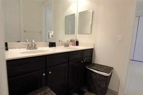 8925 NW 99th Ave, Doral FL - photo 24 of 50