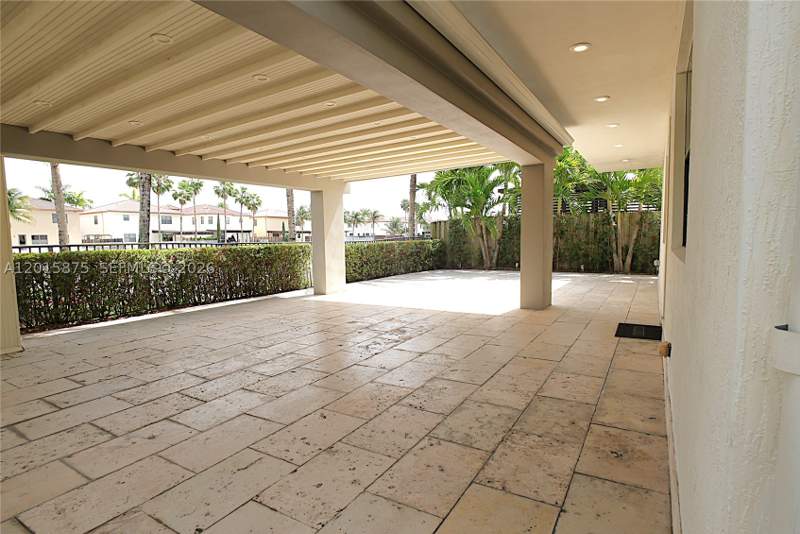 4 bedroom SingleFamilyResidence at 8925 NW 99th Ave, Grand Bay, Doral — photo 4