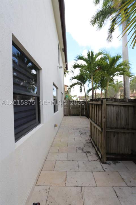 8925 NW 99th Ave, Doral FL - photo 9 of 50