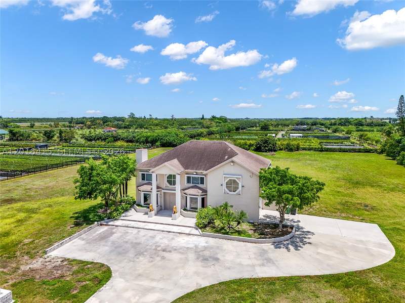 4 bedroom SingleFamilyResidence at 31115 SW 217th Ave, 000, Homestead — photo 2