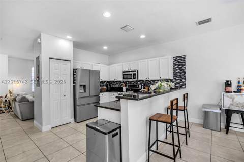 8936 W 35th Ln, Hialeah FL - photo 11 of 39