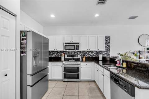 8936 W 35th Ln, Hialeah FL - photo 12 of 39