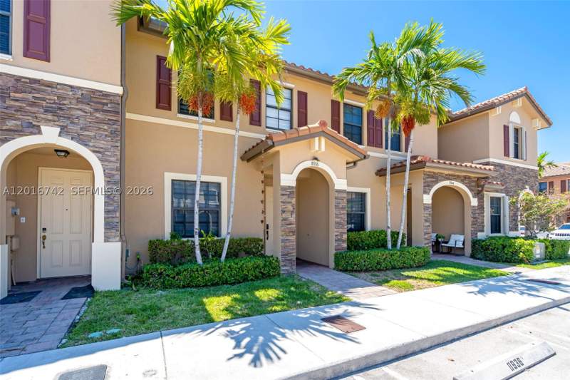 2 bedroom Townhouse at 8936 W 35th Ln, Bellagio Villas, Hialeah — photo 2