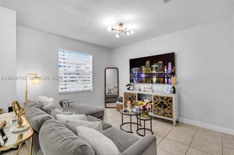 8936 W 35th Ln, Hialeah FL - photo 6 of 39