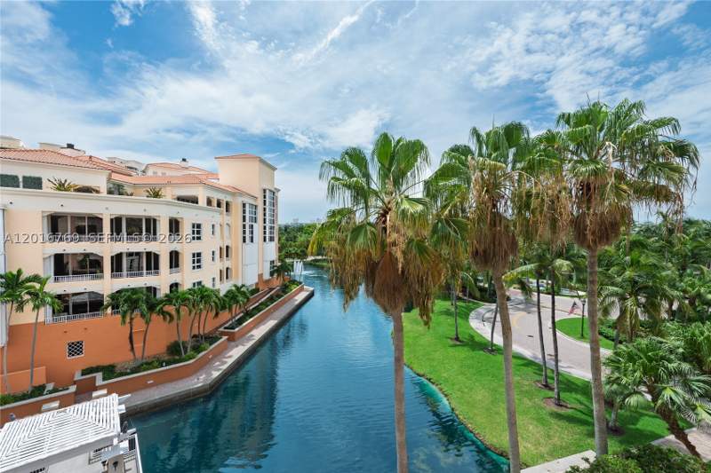 3 bedroom Condominium at 737 Crandon Blvd 402, Lake Villa Two Condo, Key Biscayne — photo 2