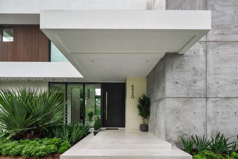 6 bedroom SingleFamilyResidence at 6920 SW 124th St, Chapman Glen, Pinecrest — photo 2