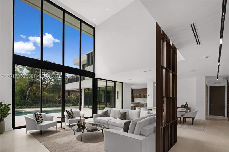 6 bedroom SingleFamilyResidence at 6920 SW 124th St, Chapman Glen, Pinecrest — photo 4
