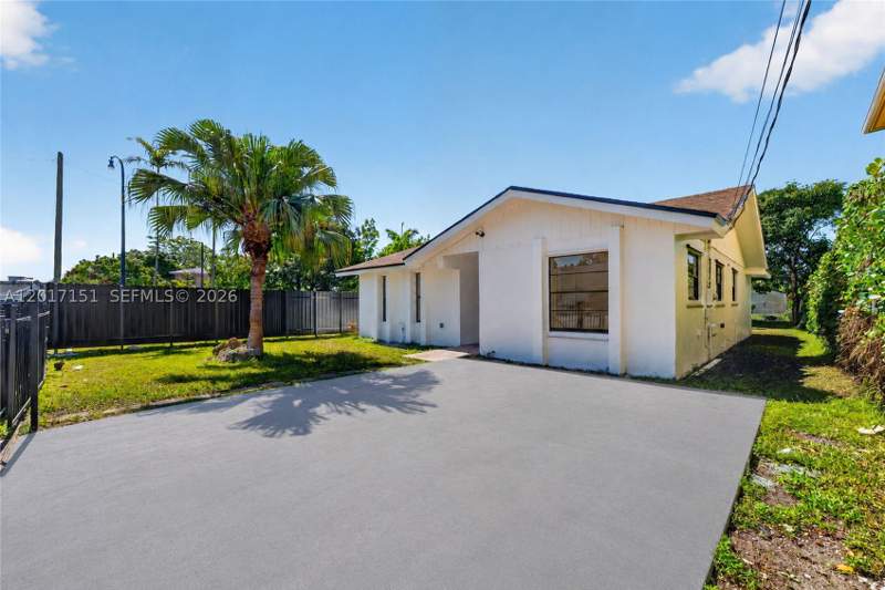4 bedroom SingleFamilyResidence at 10210 SW 175th St, Dixie Heights Gardens, Miami — photo 3