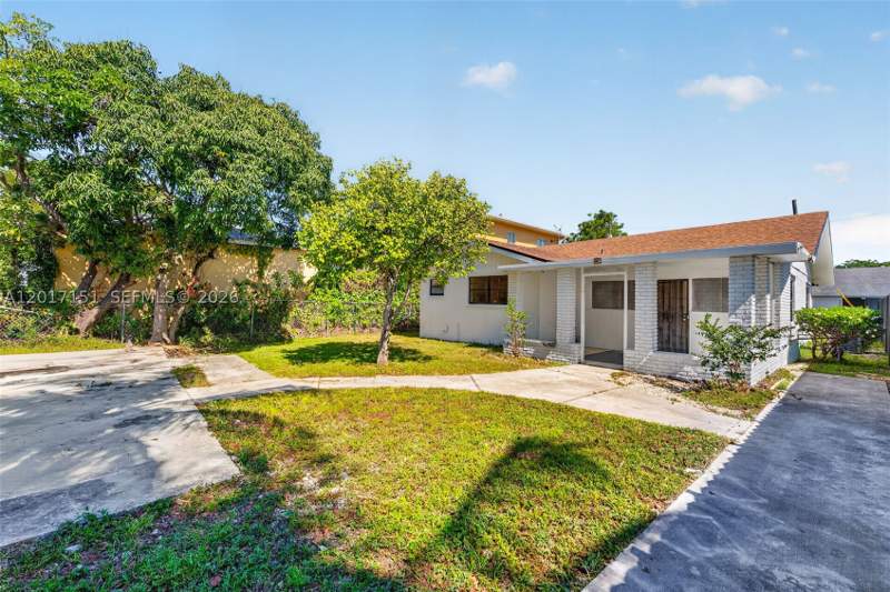 4 bedroom SingleFamilyResidence at 10210 SW 175th St, Dixie Heights Gardens, Miami — photo 4