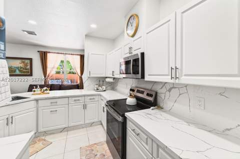 20155 SW 129th Ave, Miami FL - photo 15 of 68