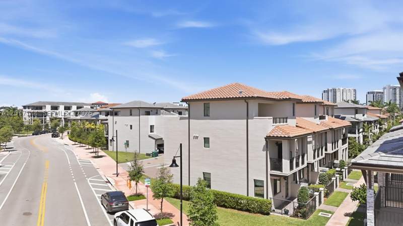 3 bedroom Townhouse at 4426 83rd Pkwy, Downtown Doral, Doral — photo 3