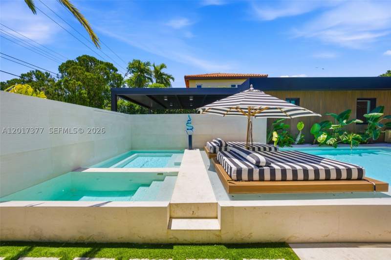 5 bedroom SingleFamilyResidence at 5750 La Gorce Dr, Beach View Sub, Miami Beach — photo 2
