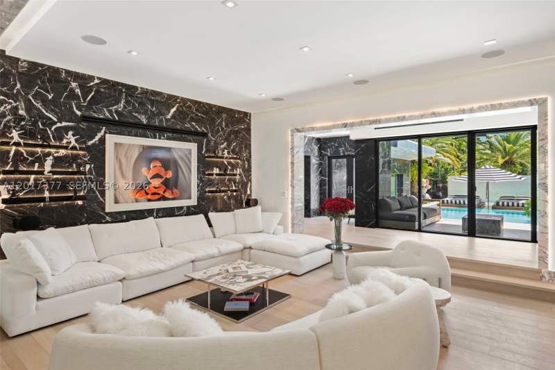5 bedroom SingleFamilyResidence at 5750 La Gorce Dr, Beach View Sub, Miami Beach — photo 4