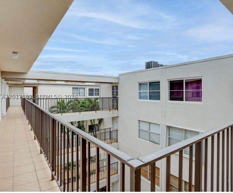 1 bedroom Condominium at 5501 NW 7th St E412, El Lago Condo, Miami — photo 2