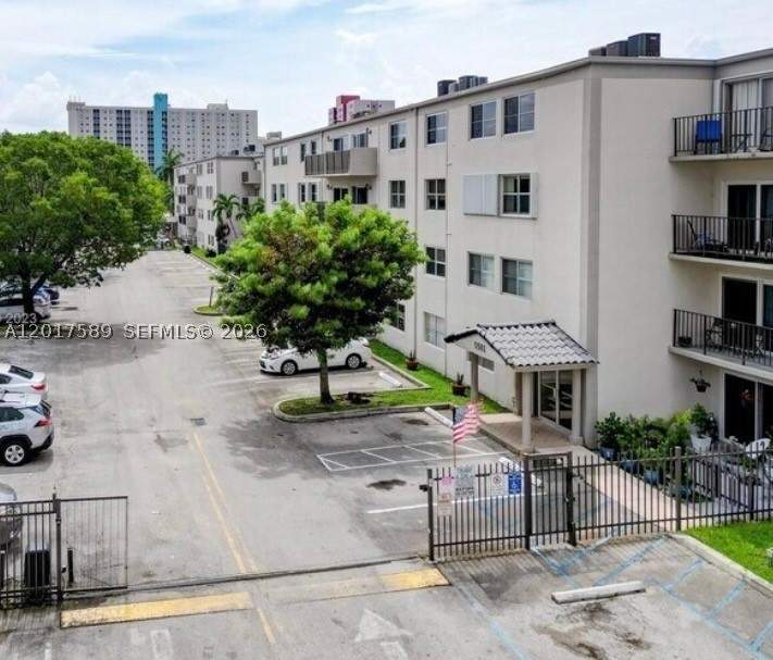 1 bedroom Condominium at 5501 NW 7th St E412, El Lago Condo, Miami — photo 3