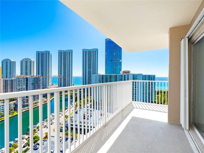 2 bedroom Condominium at 300 Bayview Dr 2115, Arlen House Condo, Sunny Isles Beach — photo 4