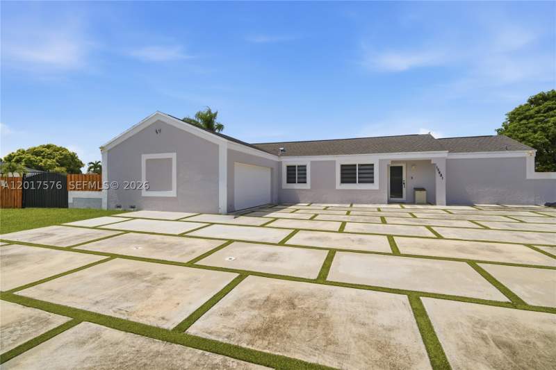 3 bedroom SingleFamilyResidence at 15481 SW 155th Ter, Weitzer Shauna Meadows SE, Miami — photo 2