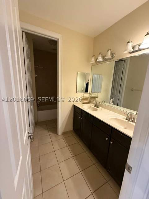 9845 NW 86th Ter, Doral FL - photo 13 of 33