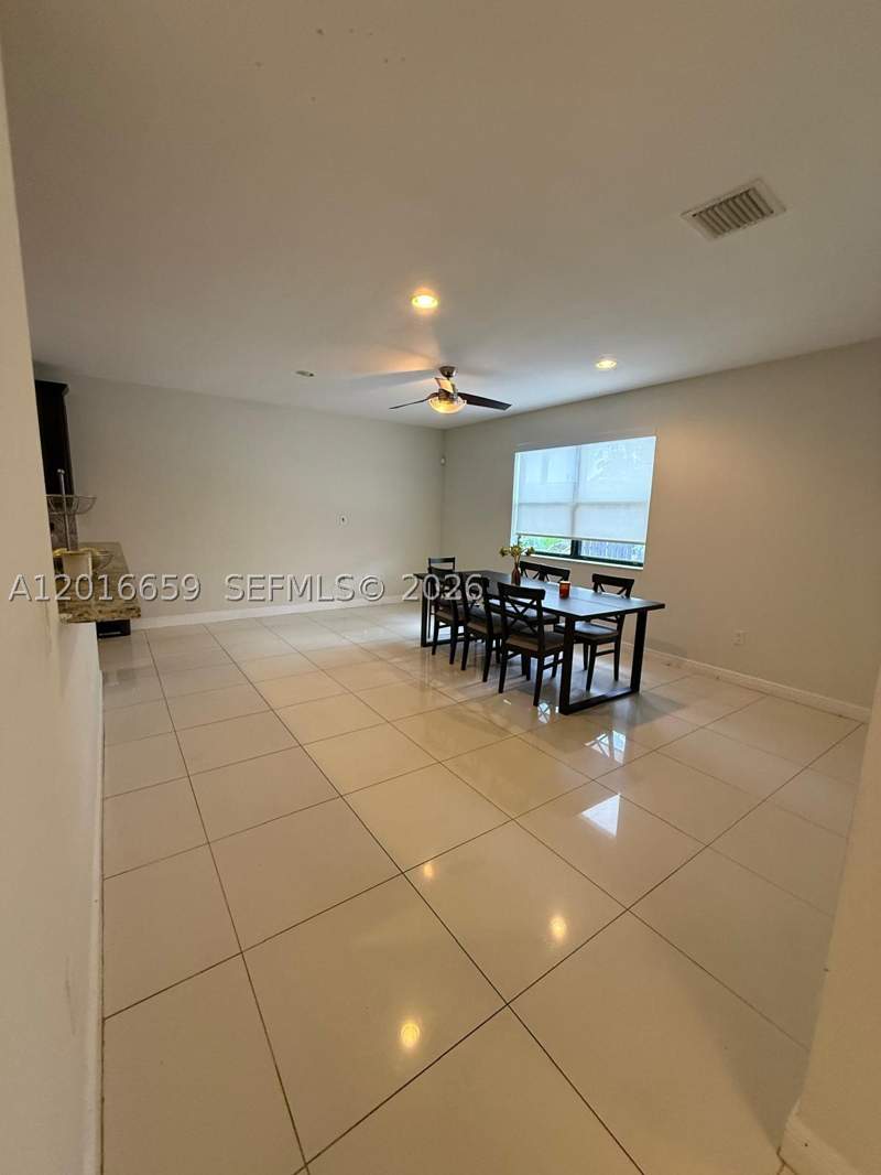 5 bedroom SingleFamilyResidence at 9845 NW 86th Ter, Doral Breeze, Doral — photo 2