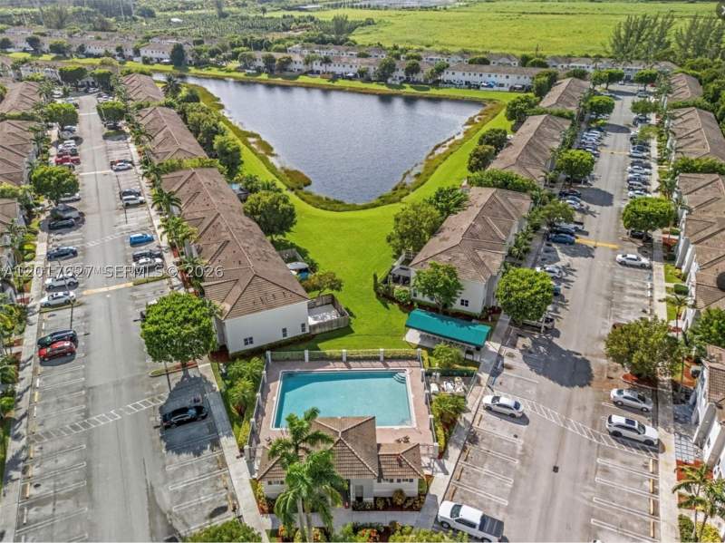 2 bedroom Townhouse at 2953 SE 15th Ter, Venetia Grove, Homestead — photo 2