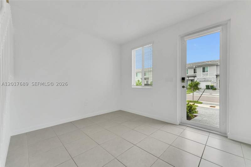 3 bedroom Townhouse at 725 SE 14th Ct, Los Cayos, Homestead — photo 4