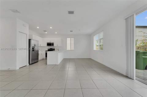 725 SE 14th Ct, Homestead FL - photo 9 of 32