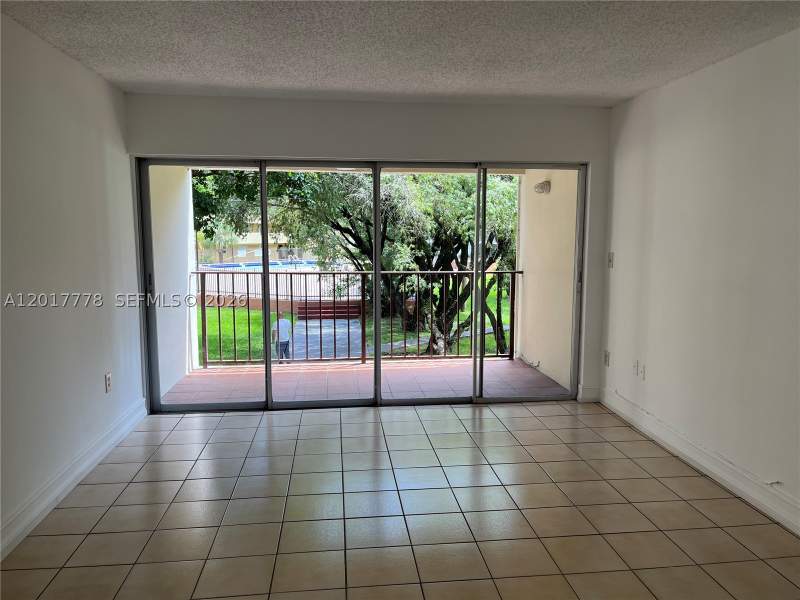 1 bedroom Condominium at 9190 Fontainebleau Blvd 202, Parkview Condo No 2, Miami — photo 3