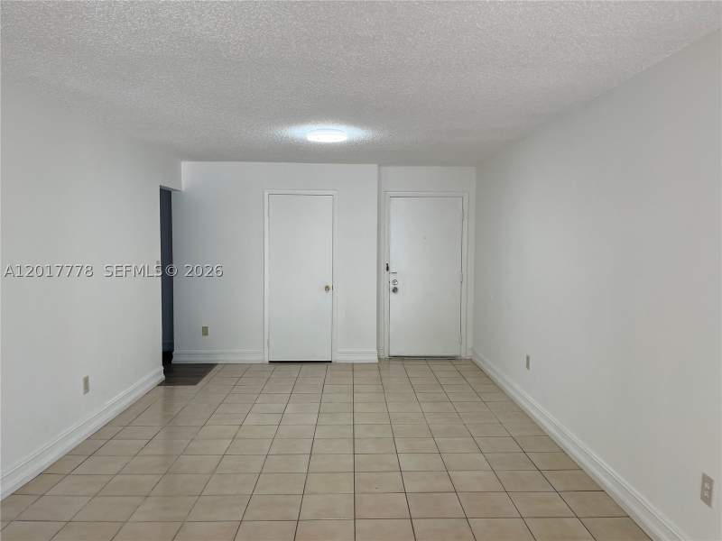 1 bedroom Condominium at 9190 Fontainebleau Blvd 202, Parkview Condo No 2, Miami — photo 4