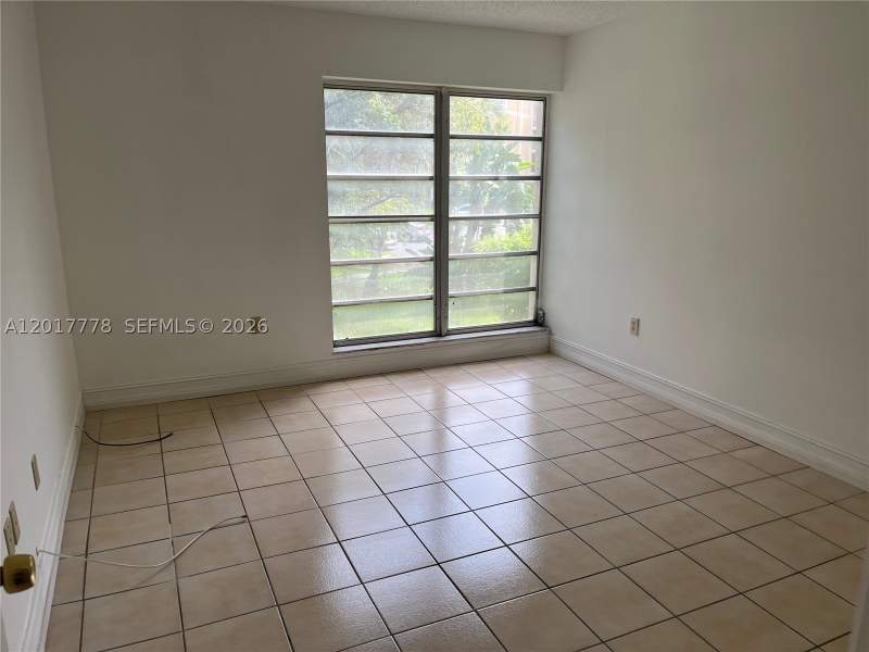 1 bedroom Condominium at 9190 Fontainebleau Blvd 202, Parkview Condo No 2, Miami — photo 5