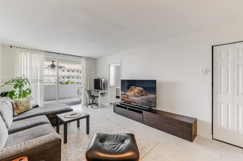 2 bedroom Condominium at 1331 Lincoln Rd 704, Lincoln West Towers Condo, Miami Beach — photo 2