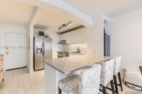 1331 Lincoln Rd 704, Miami Beach FL - photo 7 of 43