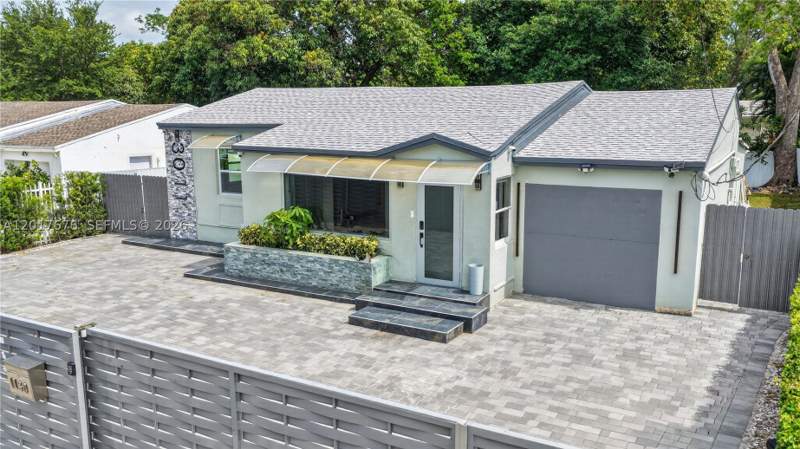 3 bedroom SingleFamilyResidence at 1130 NW 57th St, Lin Heights, Miami — photo 2