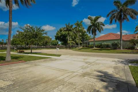 2575 Muirfield Ter, Homestead FL - photo 12 of 64
