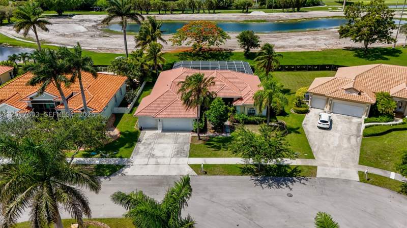 4 bedroom SingleFamilyResidence at 2575 Muirfield Ter, Fairways At Keys Gate, Homestead — photo 2