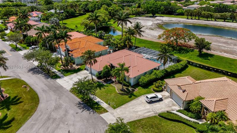 4 bedroom SingleFamilyResidence at 2575 Muirfield Ter, Fairways At Keys Gate, Homestead — photo 3