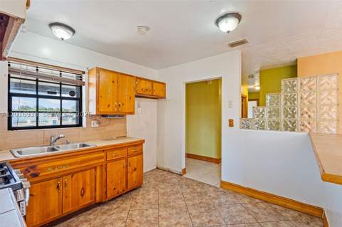 2400 NW 181st Ter, Miami Gardens FL - photo 22 of 54