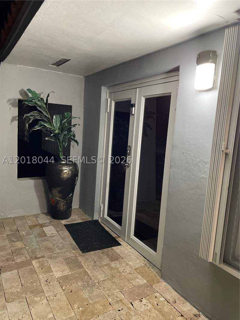 5 bedroom SingleFamilyResidence at 9260 SW 164th St, Benson Park 1st Addn, Palmetto Bay — photo 5