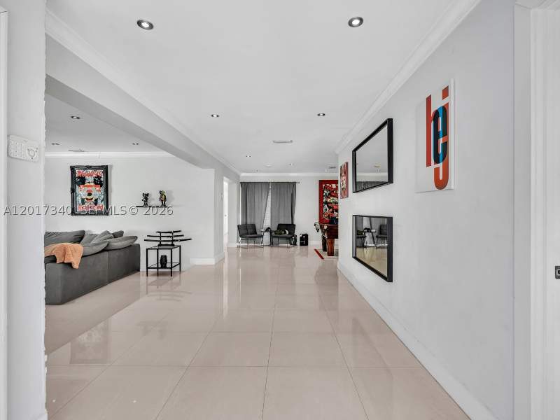 5 bedroom SingleFamilyResidence at 2001 NE 122nd Rd, San Souci Estates, North Miami — photo 4