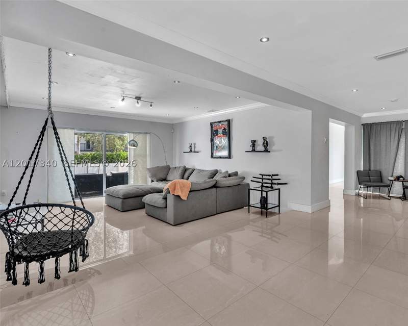 5 bedroom SingleFamilyResidence at 2001 NE 122nd Rd, San Souci Estates, North Miami — photo 5